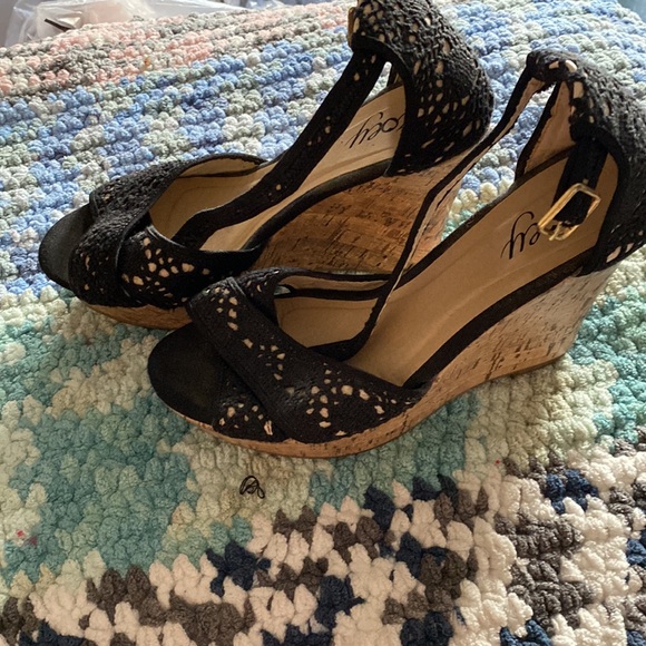 Zoey Size 6 black Heels - Picture 2 of 2